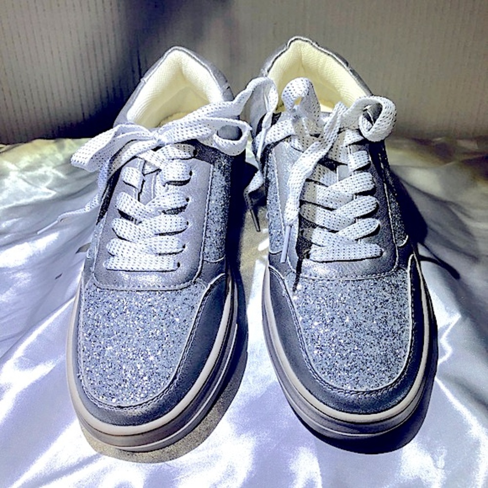 Boutque by Corky’s size 6 silver glittery sparkly sneakers. Make a state…